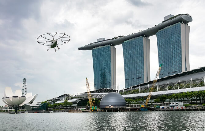 Volocopter nad zálivem Marina Bay v Singapuru